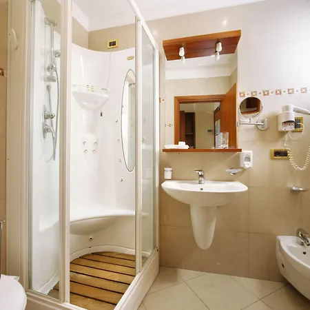 Hotel Ristorante Toscana 4*